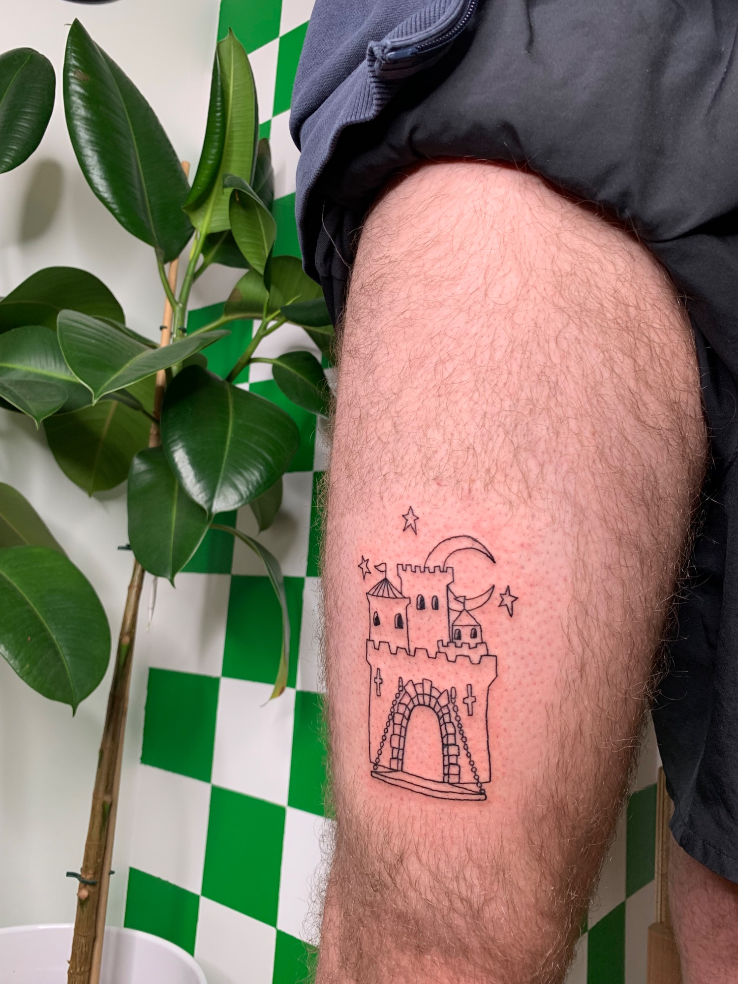 Überarbeitete Burg auf Oberschenkel