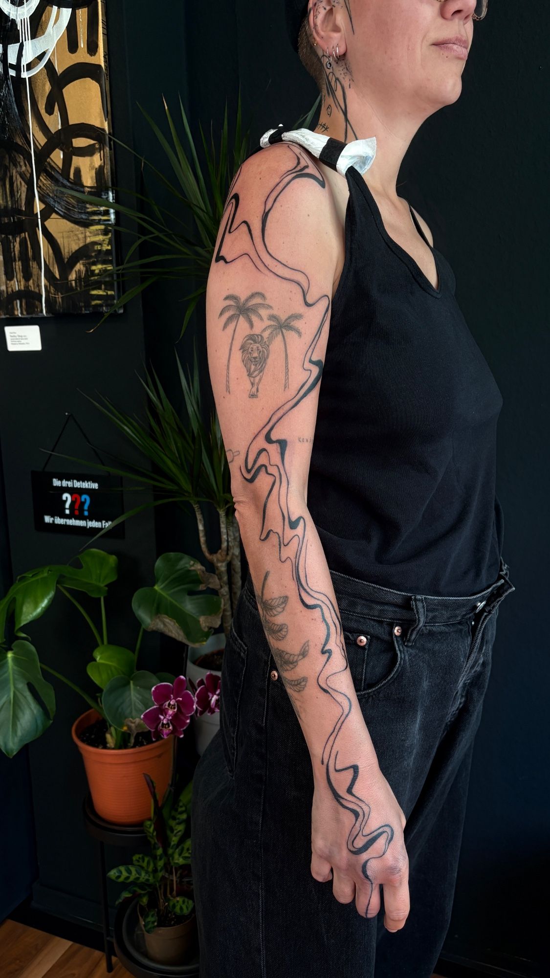 Swirls <3 im Blackwork Style auf Unterarm von Anne Riot Tattoo in Hamburg