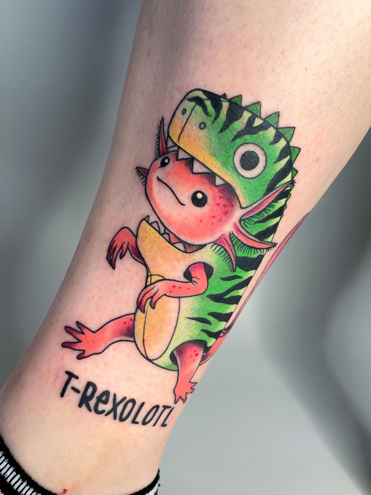 Trexolotl im Illustrative Style auf Knöchel von Kristin Schubert in München