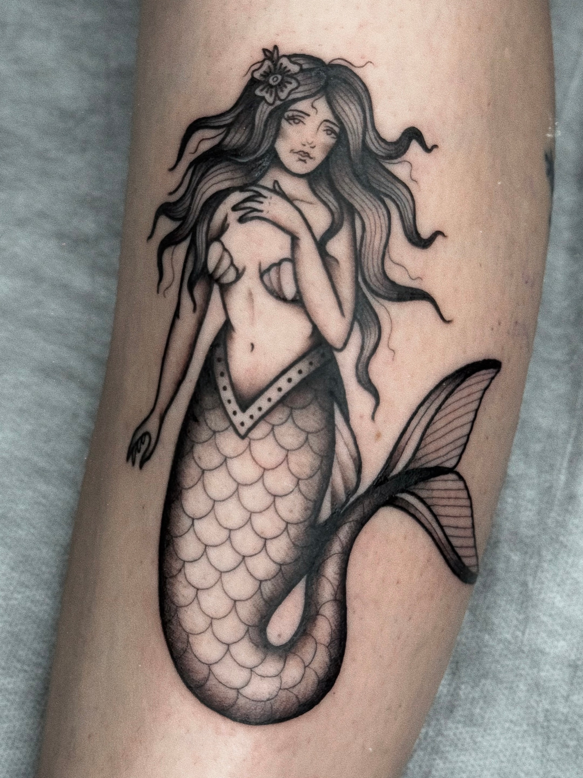Mermaid im Oldschool, Traditional Style auf Bein von Hase Pfeffer Tattoo in Magdeburg