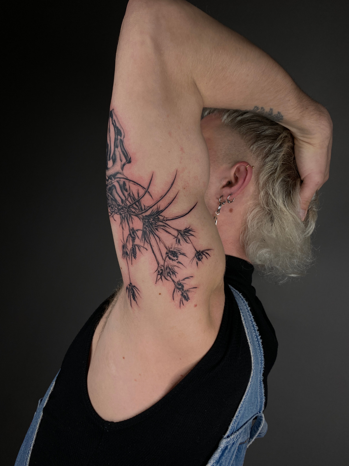 diestel tattoo, blumen, surrealistisch in Abstract style on Upper Arm by vulvaihremudda Leipzig
