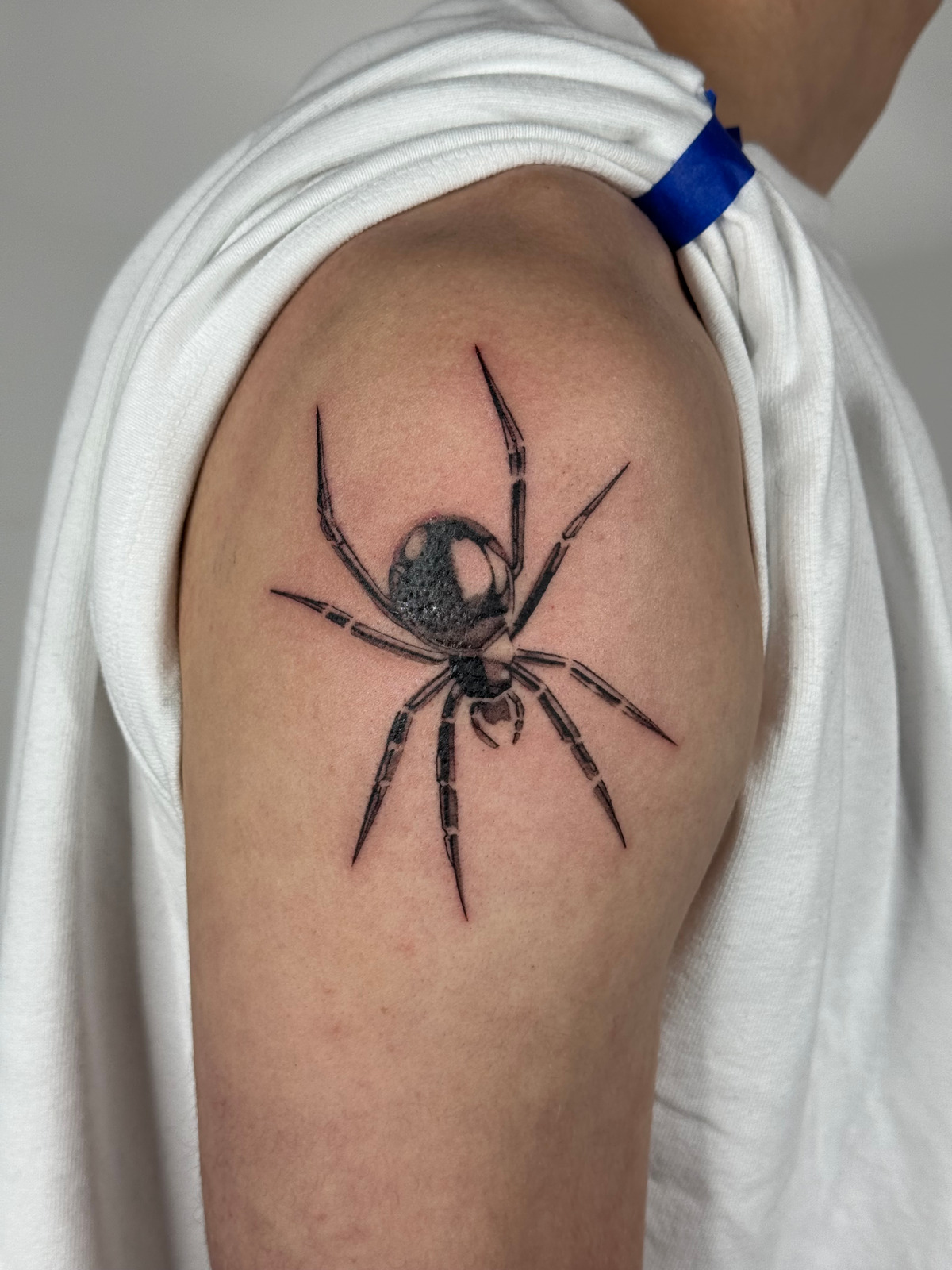 Chrom Spinni Wanna Do in Black & Gray style on Upper Arm by launau.tattoo Leipzig