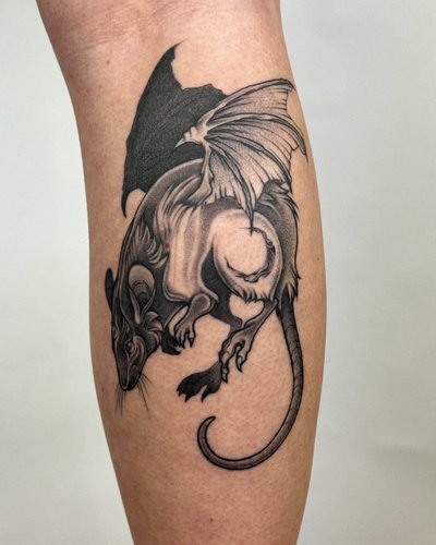 Custom Dark Rat 🐀 im Black & Gray Style auf Wade von OFF Studio Leipzig in