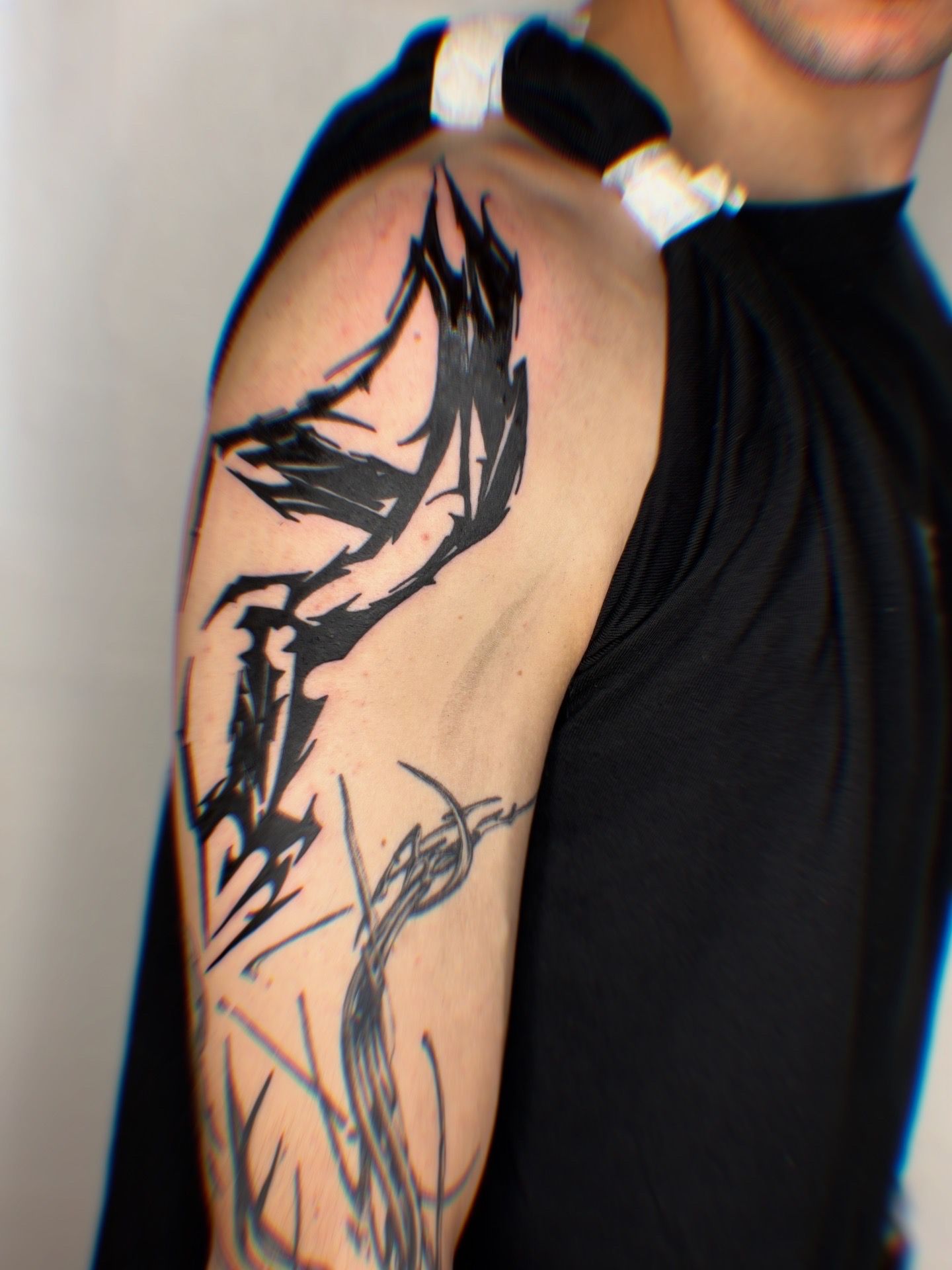 Abtract Custom Design in Abstract style on Upper Arm by Nalu.ttt Leipzig
