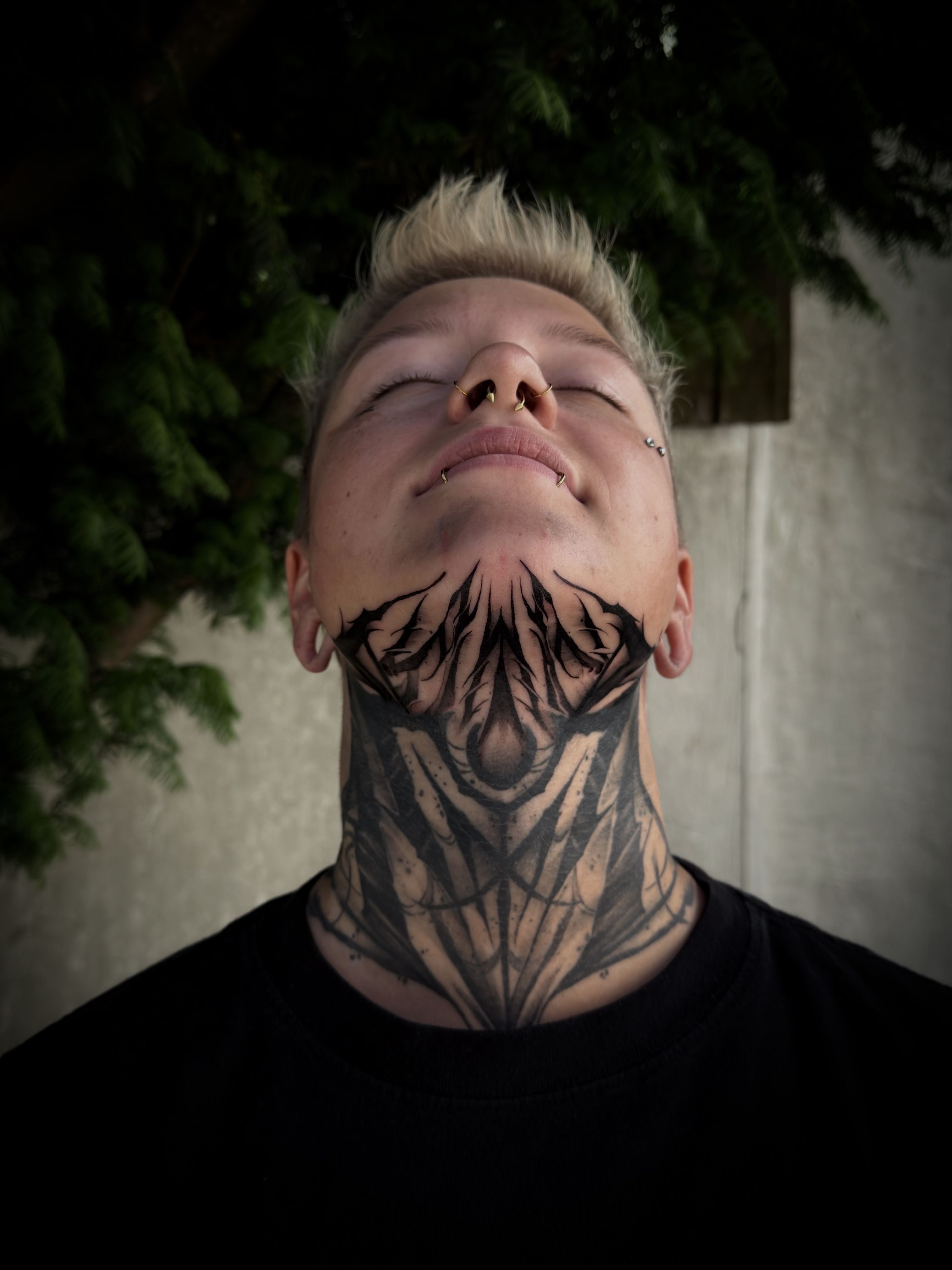 Darkart im Black & Gray Style auf Hals von Jk_tattooandart in 92637