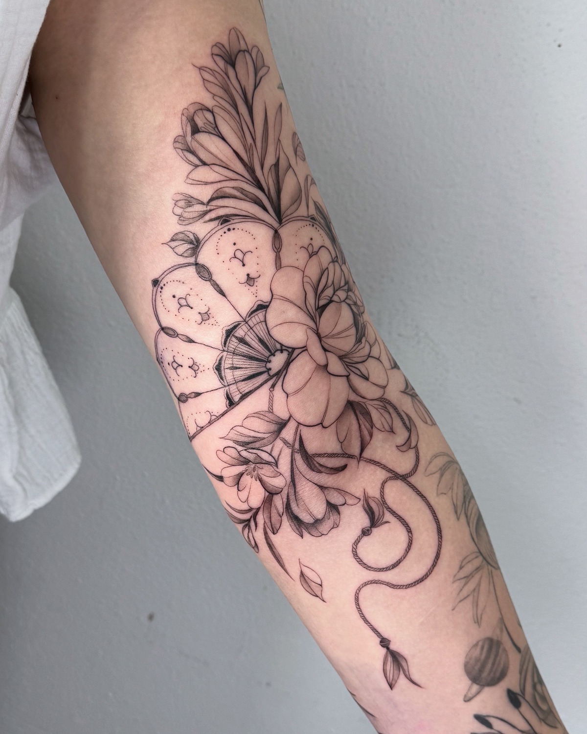Fächer in Black & Gray style by Jk_tattooandart 92637