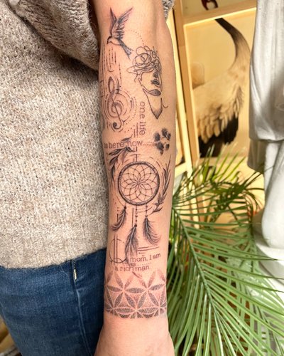 Fineline Konzept in Abstract style on Forearm by resident bei Del-4-Ink Tattoos Norderstedt