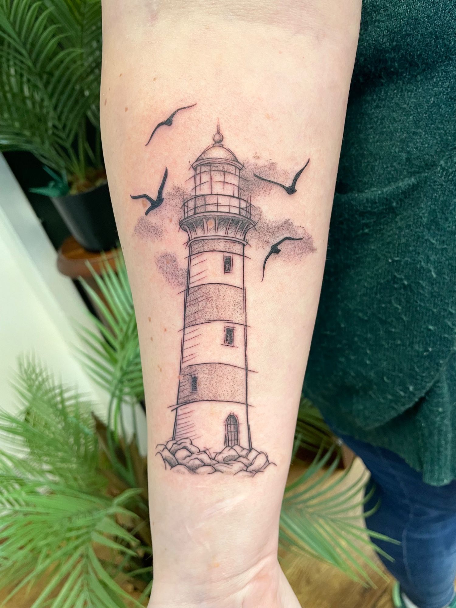 Sketch Leuchtturm Tatuaje en Forearm de Lily Infinity.Ink | tathood