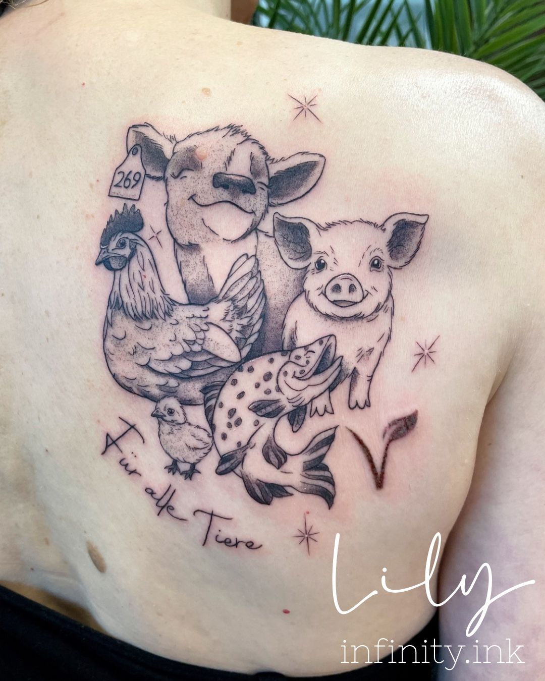 Veganismus Tattoo im Illustrative Style auf Schulterblatt von Lily Infinity.Ink in Norderstedt