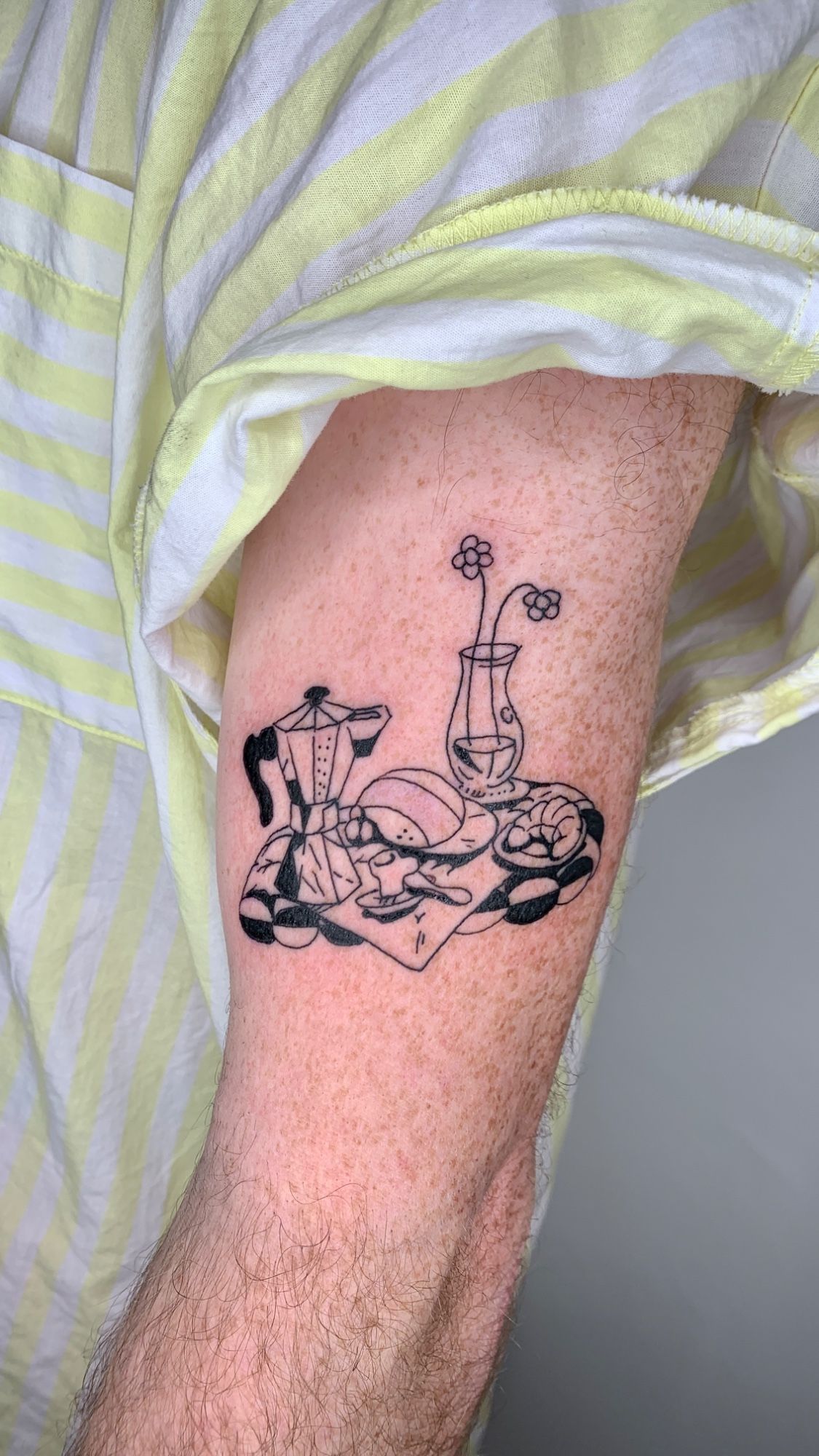 Freehand Picknick im Ignorant Style auf Oberarm von Salomon in 28203