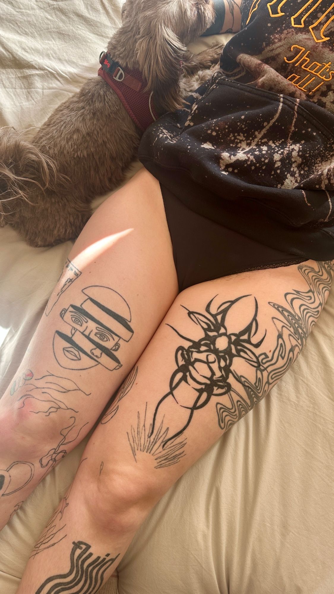 Edgy blackwork oberschenkel in Ignorant style on Thigh by Jennifer.com 04317