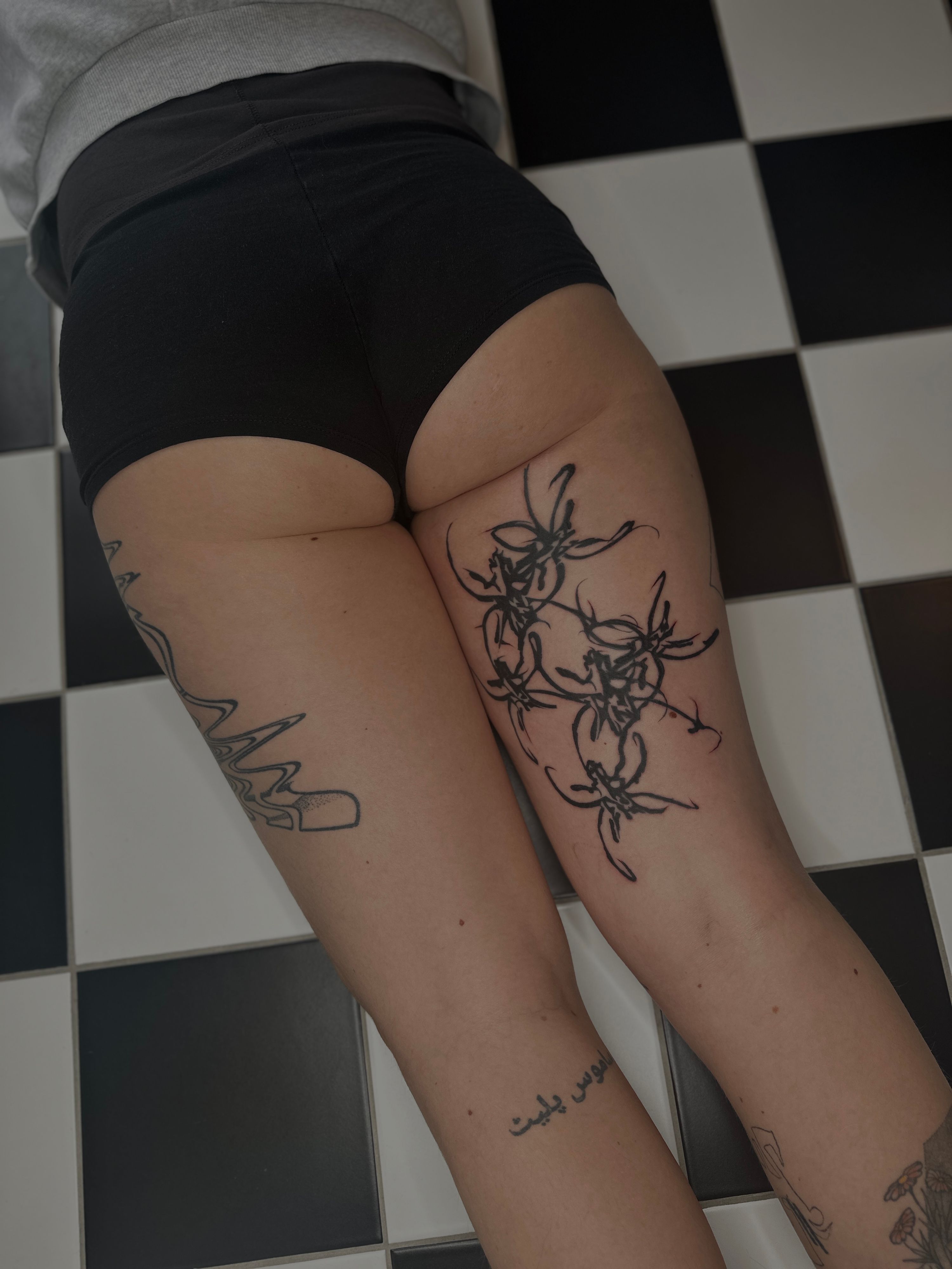 Floral,Ornament in Ignorant style on Thigh by Jennifer.com 04317