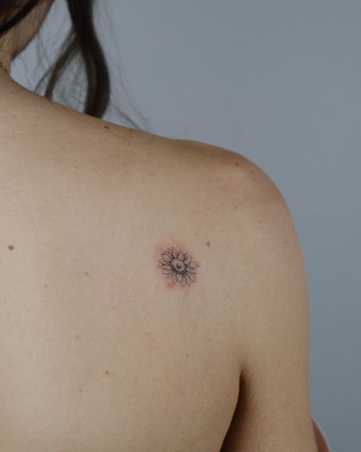 Sonnenblume in Botanical, Floral style by @alinaatattoo 20457