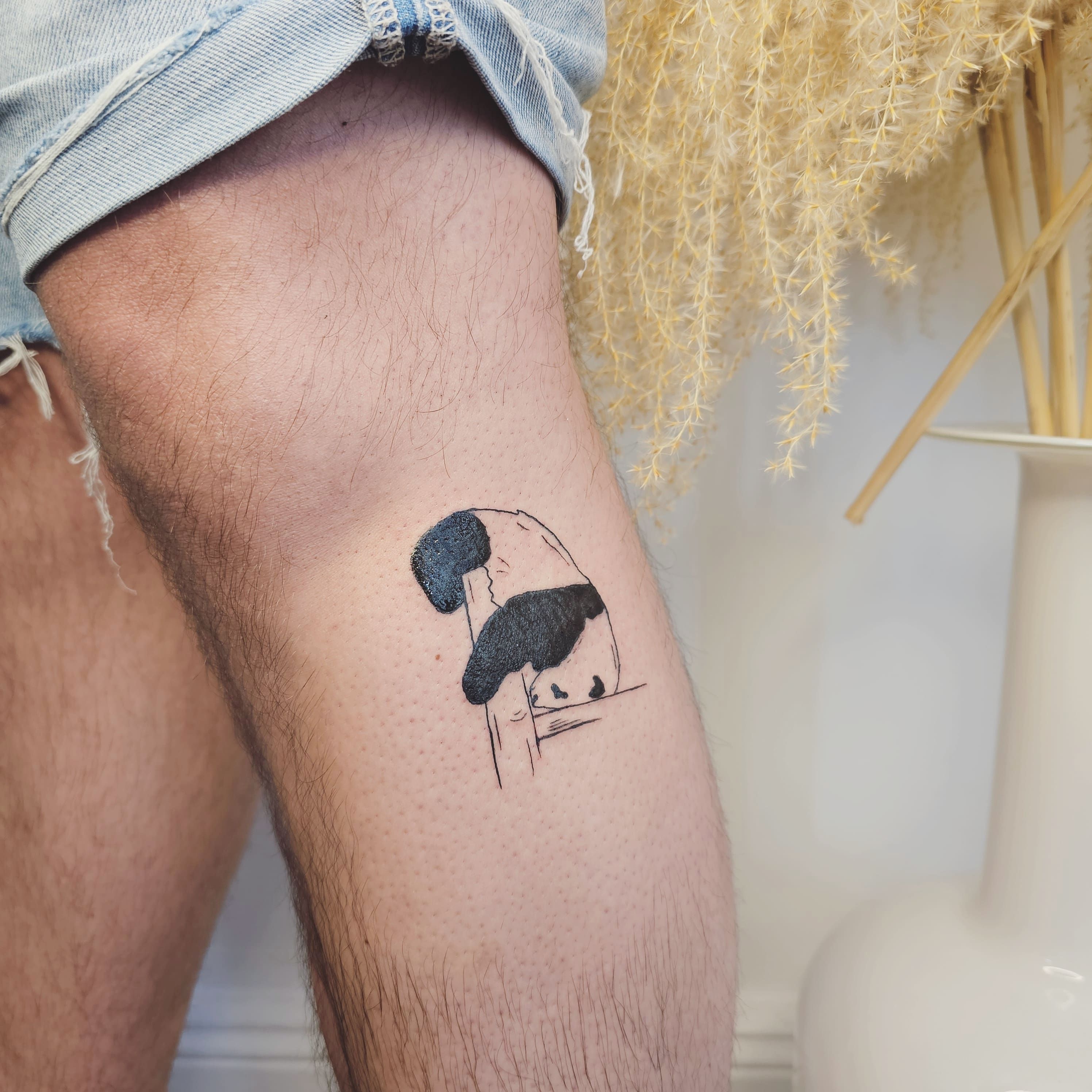 Panda im Fineline Style auf Wade von Nat.inks in Hamburg