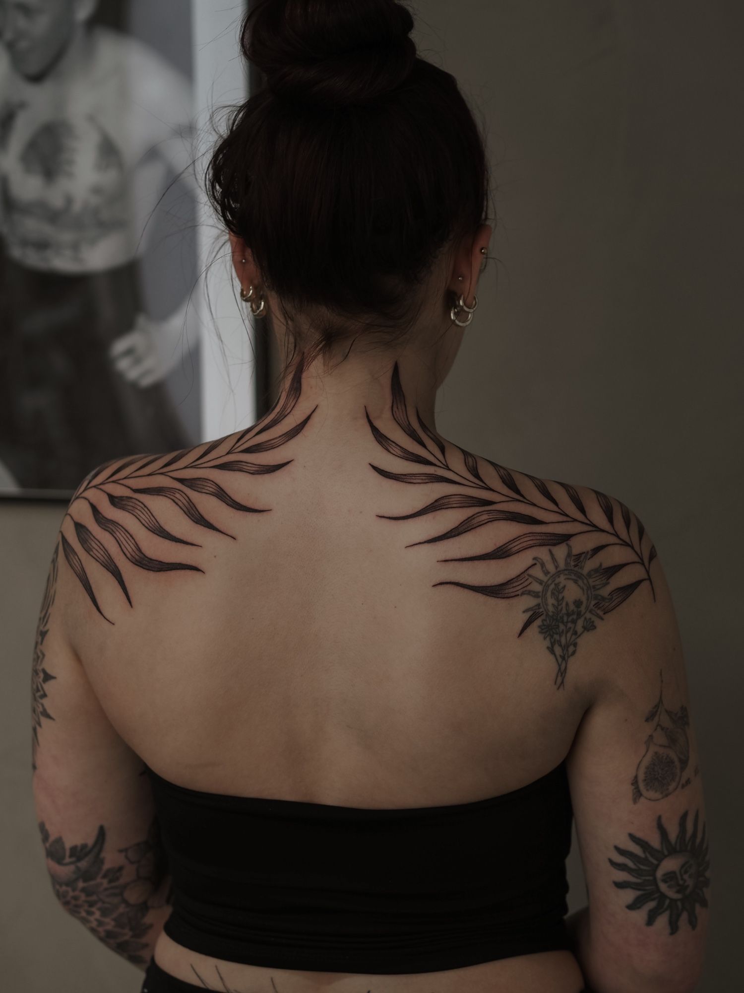 Leaves im Dotwork Style auf Schulter von Julian Sell in 39108