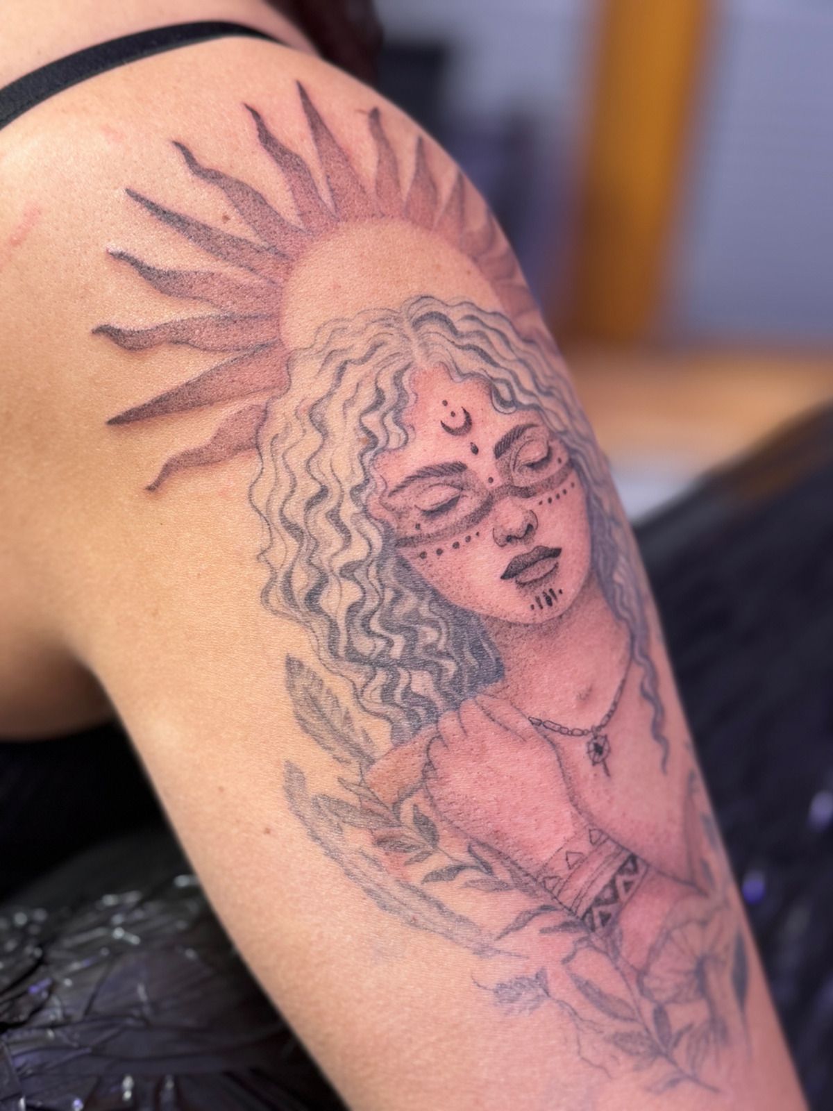 Custom Design (Oberarm) im Line Work Style auf Oberarm von JANINK in 79098