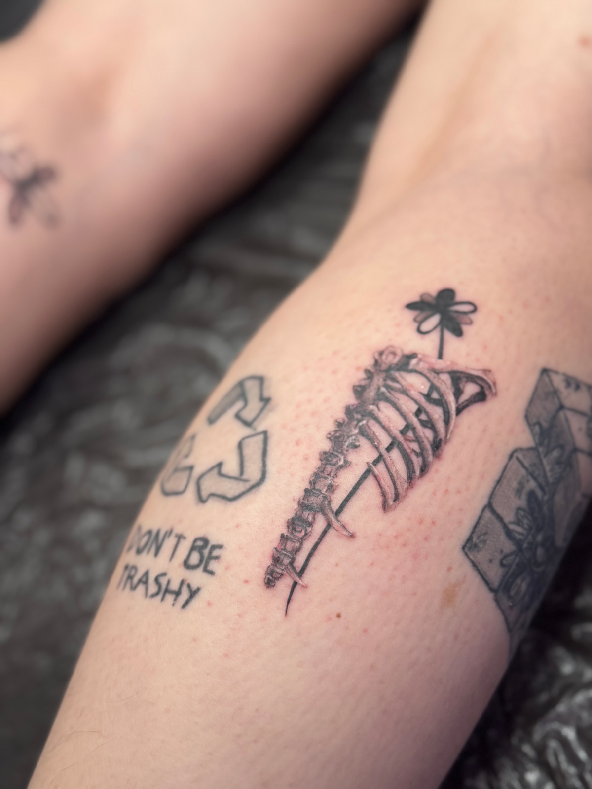Skelettblume (Wade) in Microrealistic style on Calf by JANINK 79098