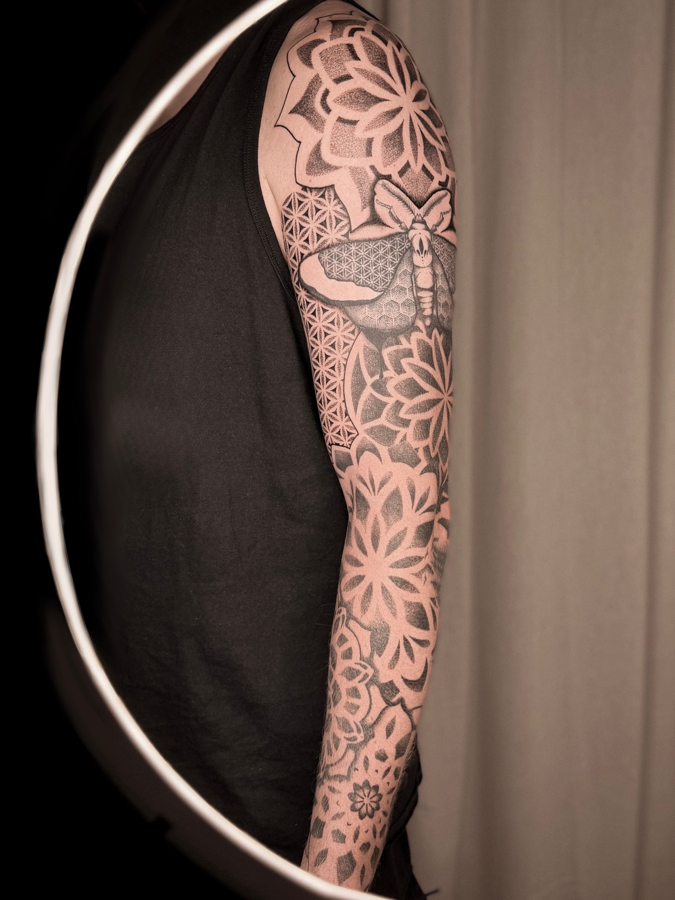 Mandala Pattern Sleeve im Dotwork Style auf Unterarm von Patte in 48727