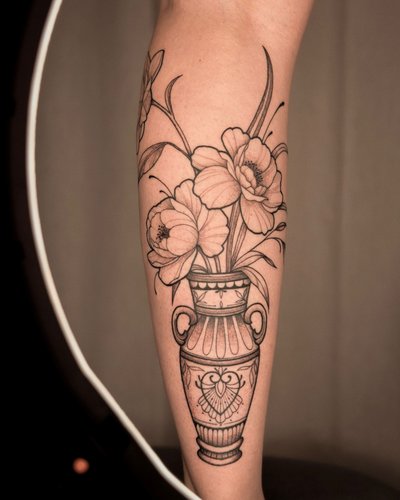 Vase mit Ornamenten und Pfingstrosen im Botanical, Floral Style auf Wade von Patte in 48727