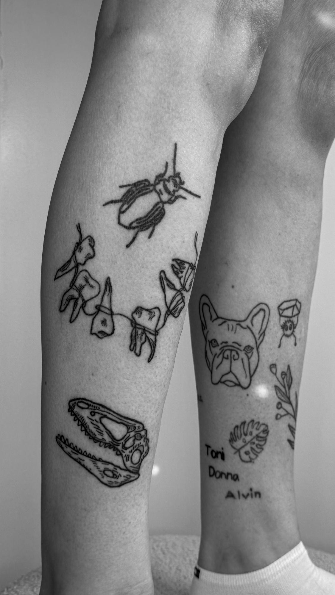 Leg Linework im Line Work Style auf Oberschenkel von Heartbreaker Tattoo in Hamburg