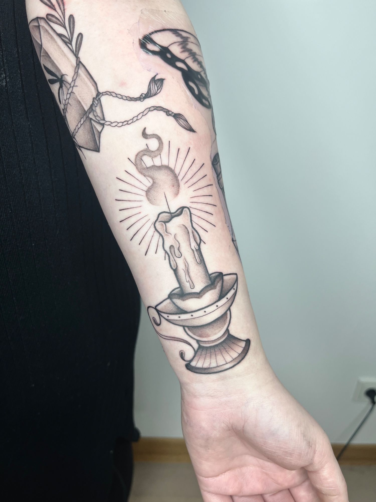 Kerze Ildschool Traditional im Fineline Style auf Unterarm von susigrck in Leipzig