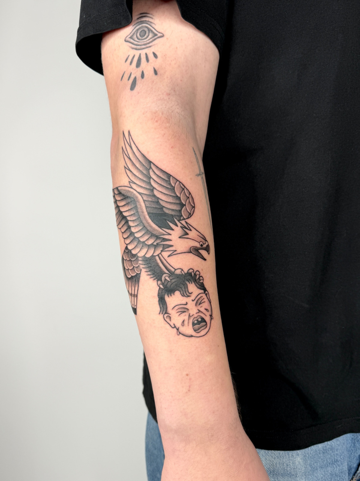 Adler Crybaby im Illustrative Style auf Unterarm von susigrck in Leipzig