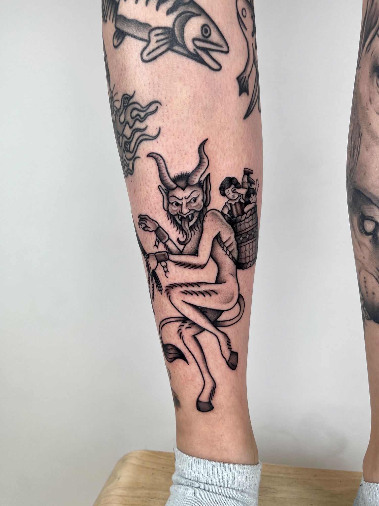 Krampus Kinder Teufel im Illustrative Style auf Bein von susigrck in Leipzig