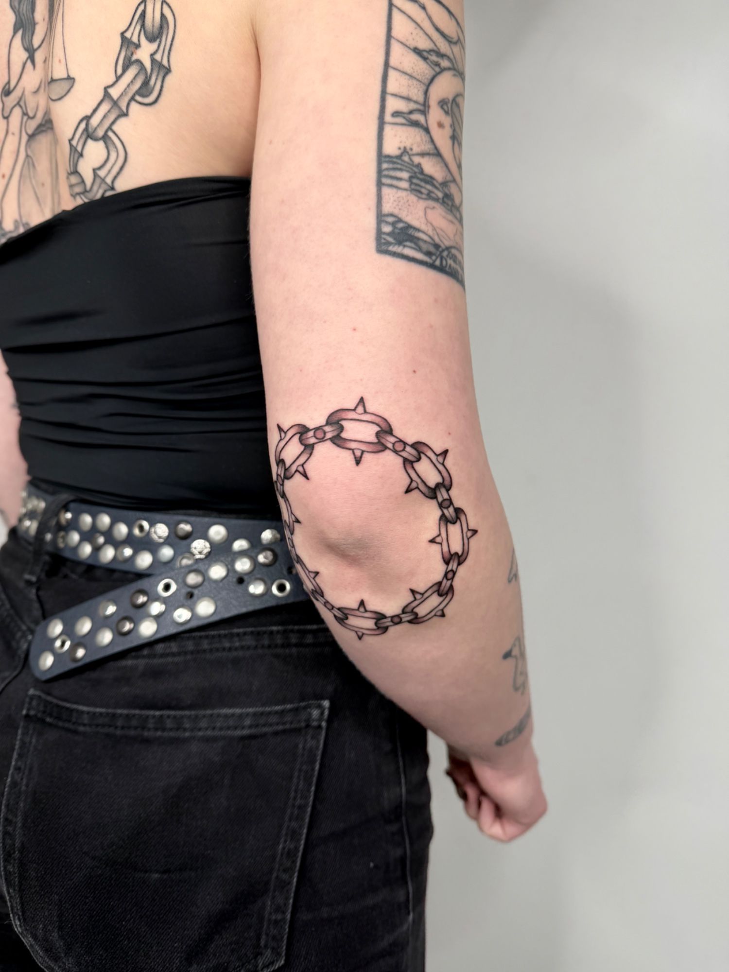 Kette Ellenbogen im Oldschool, Traditional Style auf Unterarm von susigrck in Leipzig