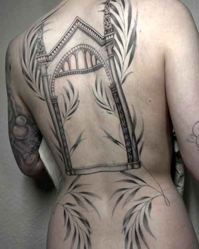 Florales Backpiece mit Spiegel im Botanical, Floral Style auf Rücken von Atelier Fern & Fable in 49074