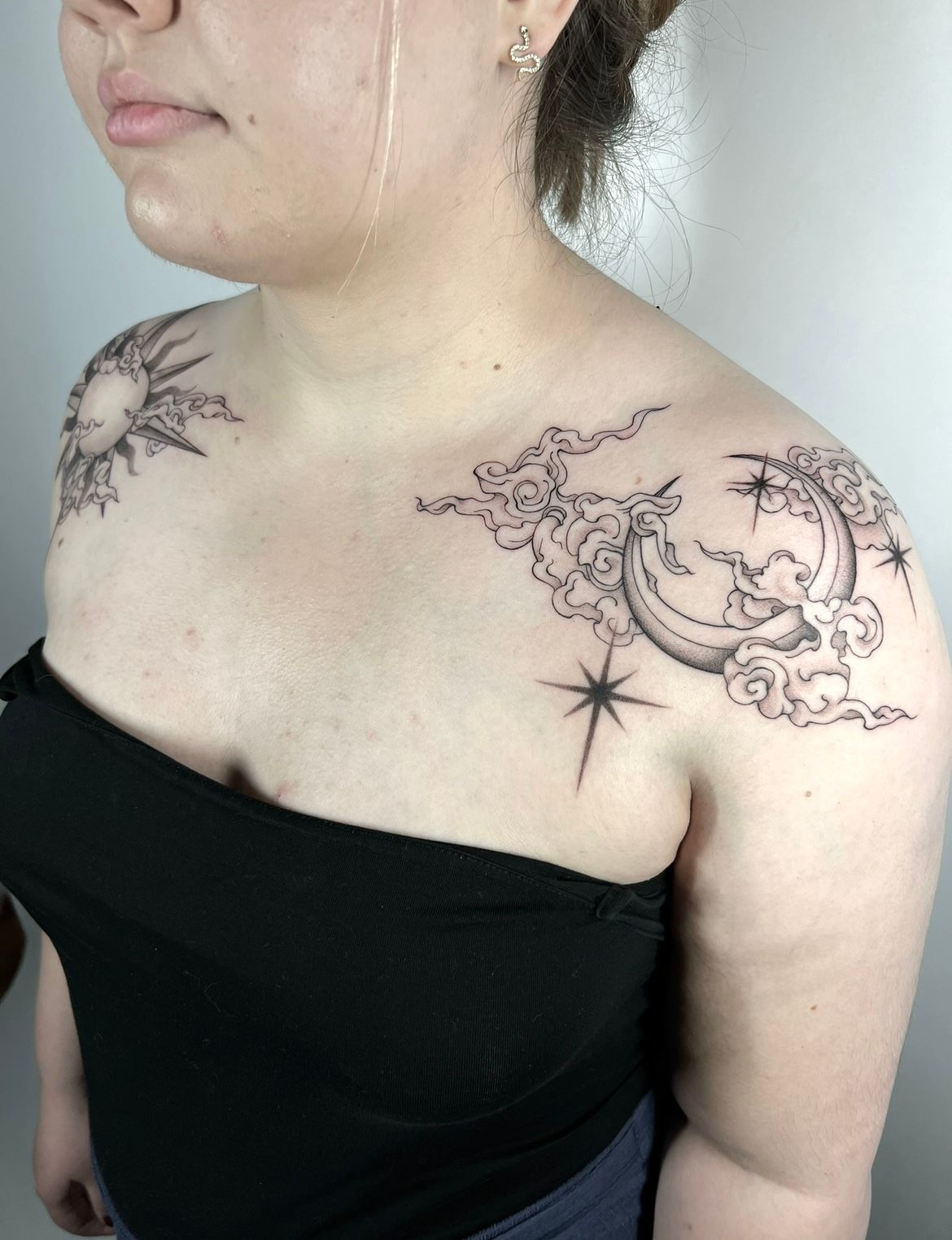 matching Sonne und Mond auf dem Schultern im Illustrative Style Schulter von Morwen in 49074