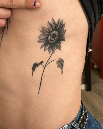 Sketchy Sonnenblume im Illustrative Style auf Rippen von Atelier Fern & Fable in 49074
