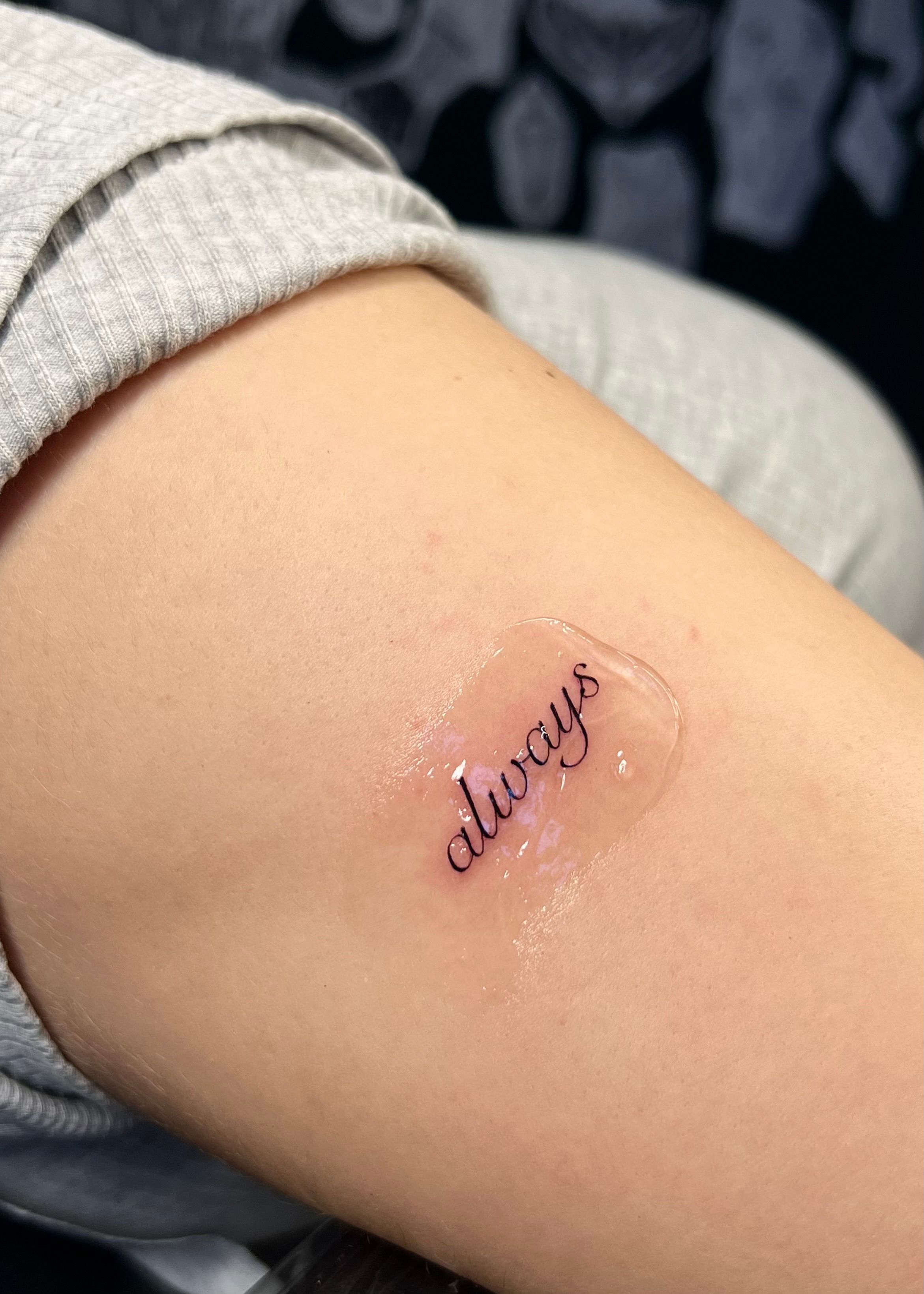 always Schriftzug auf dem Oberarm im Small Lettering Style von Morwen in 49074