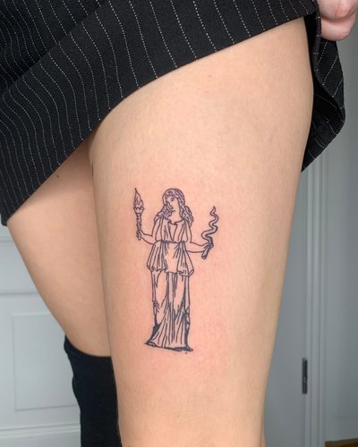 Custom Hekate (Gewinnspiel) im Illustrative Style auf Oberschenkel von Guccischnalle in Leipzig