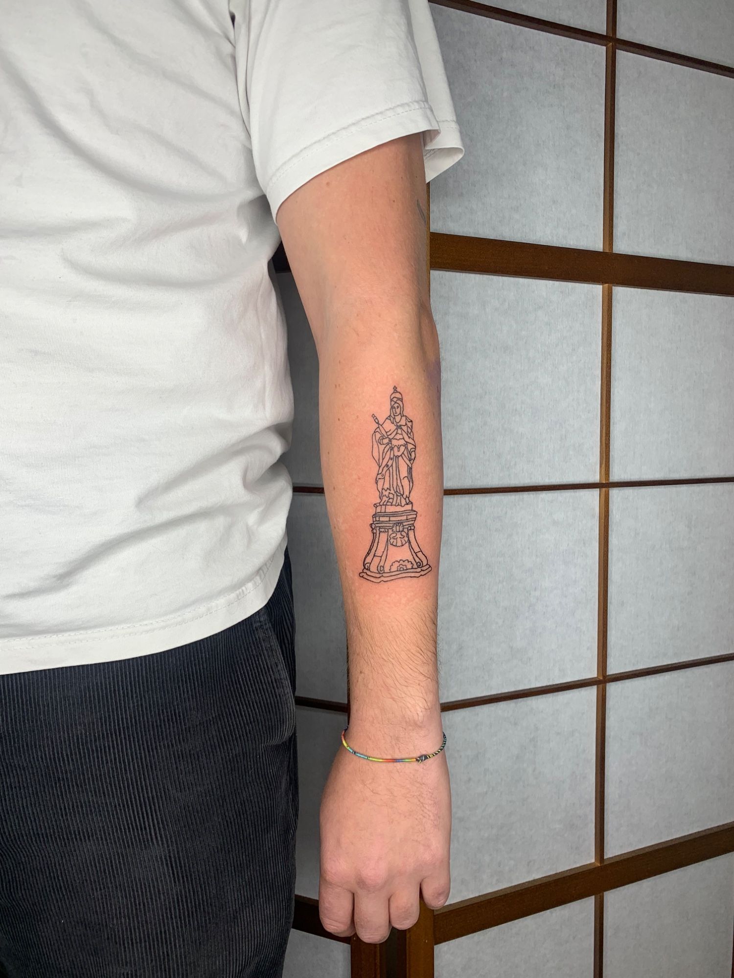 Kaiserin Kunigunde im Line Work Style auf Unterarm von Guccischnalle in Leipzig