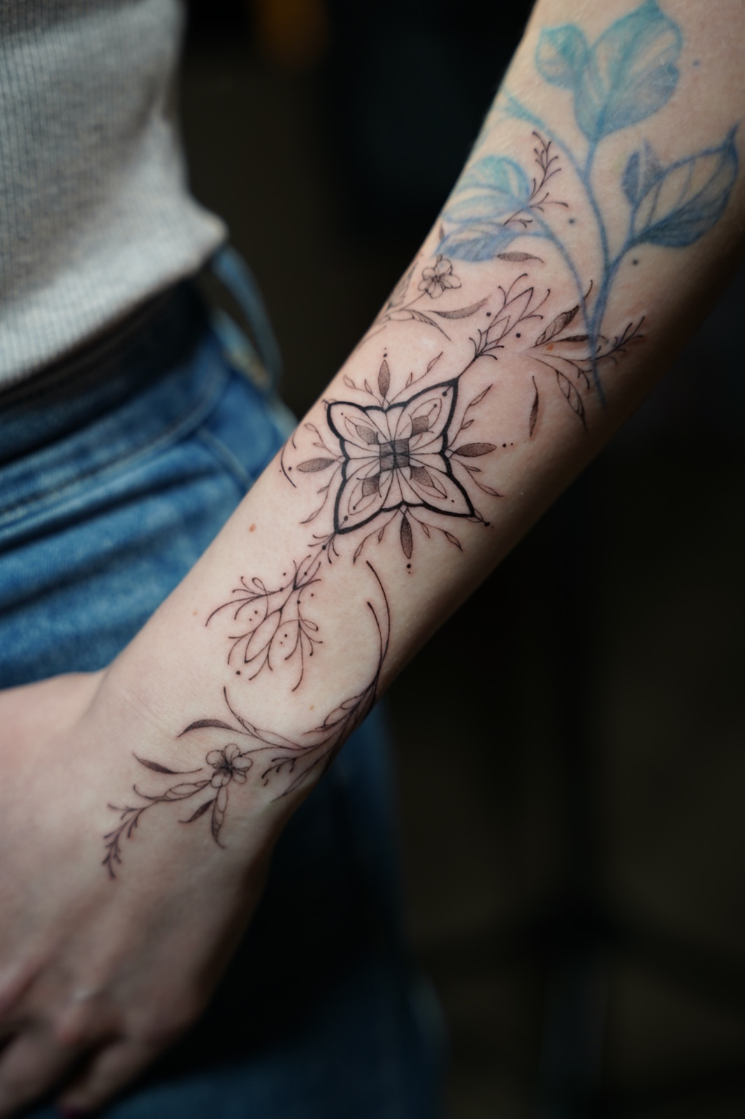 Tattoo im Fineline Style von Vallfy in Hamburg