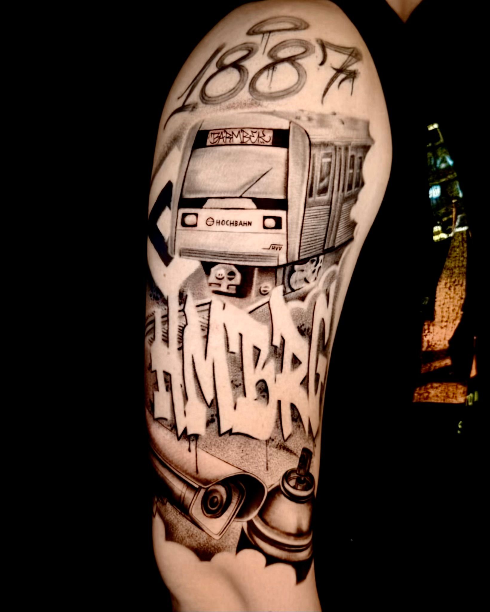Hamburg City Ultra im Black & Gray Style auf Oberarm von Won Ink in