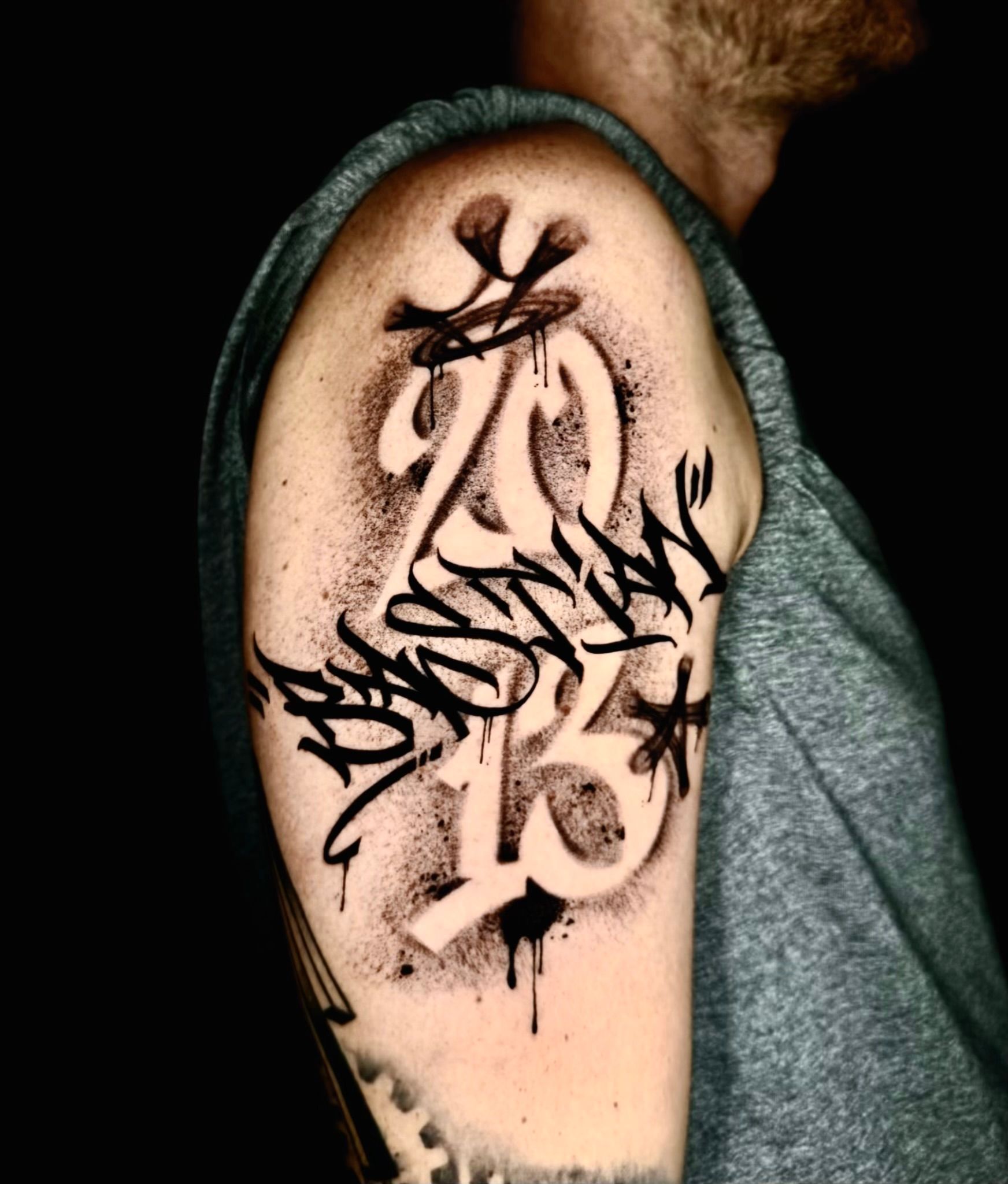 Persönliche Daten im Black & Gray Style von Won Ink in Hamburg