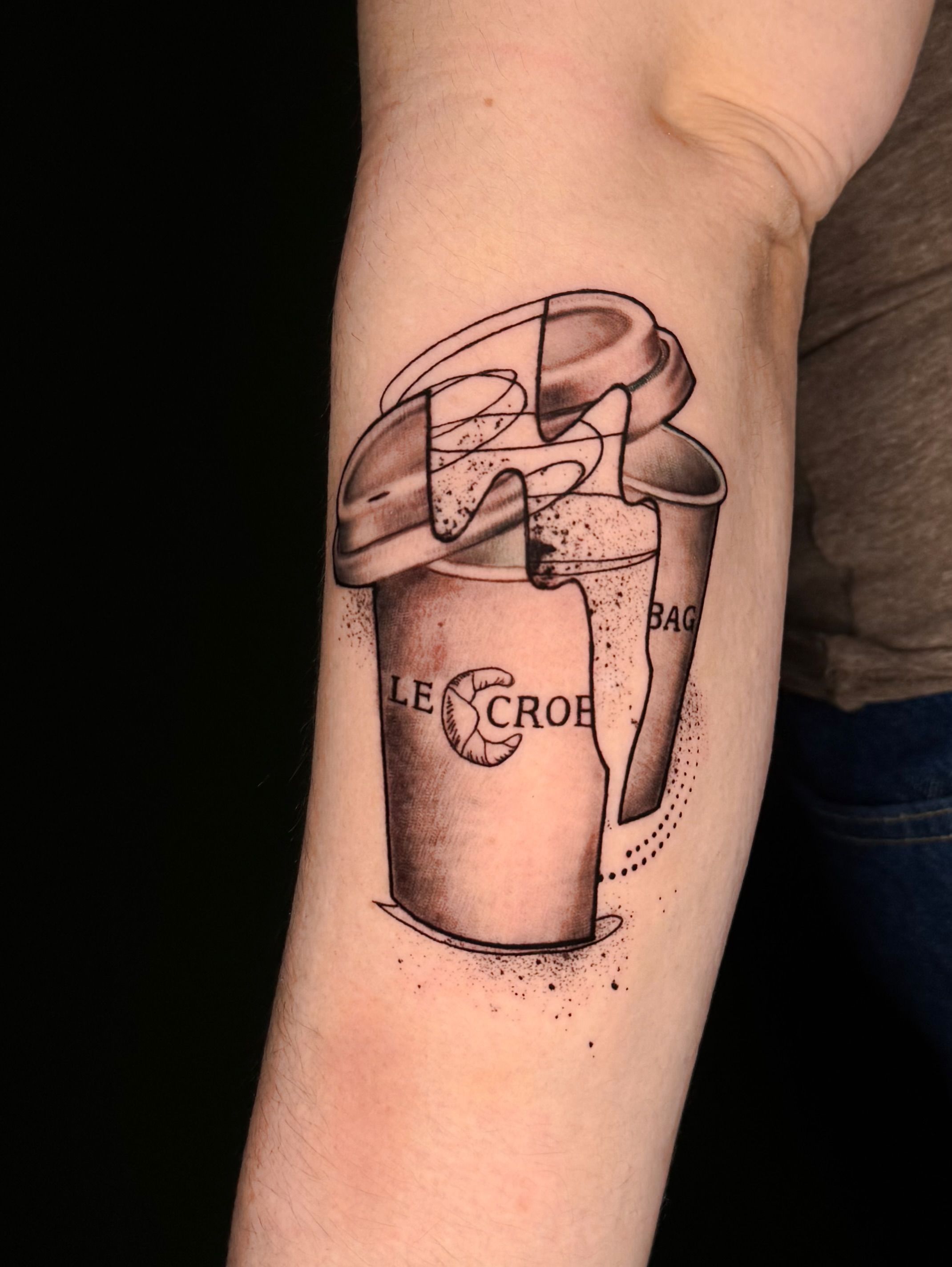 Tasse oder Becher in Black & Gray style on Forearm by Won Ink Hamburg