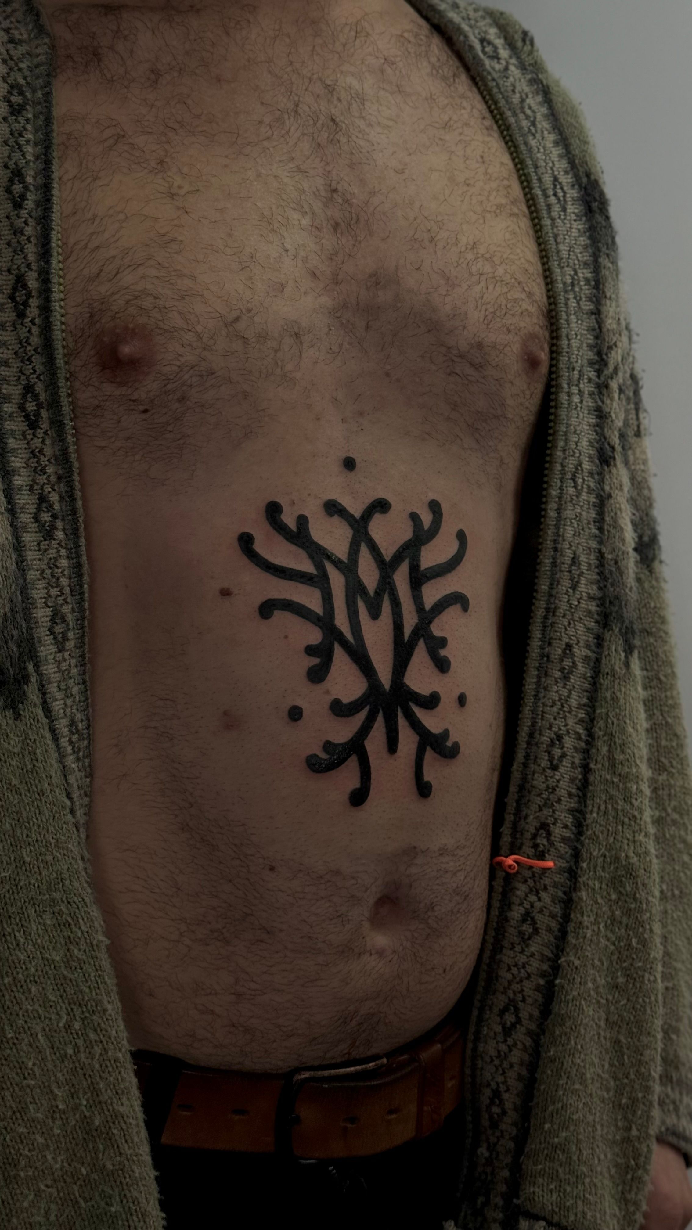 bold ornament im Ornamental Style auf Bauch von debo.studio in Freiburg Breisgau