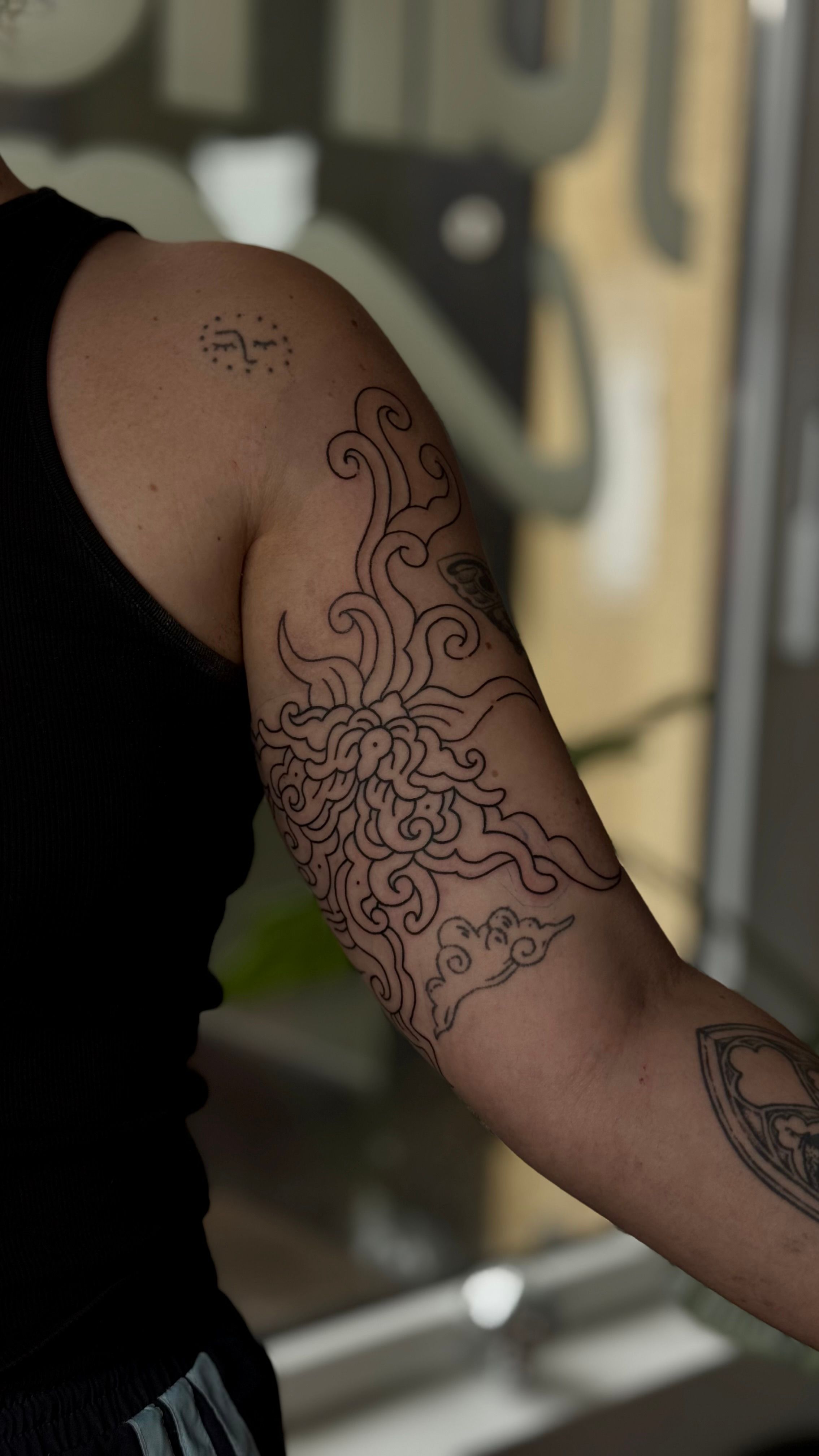 detailed ornamental floral filler im Style auf Oberarm von studio gamine in Freiburg Breisgau