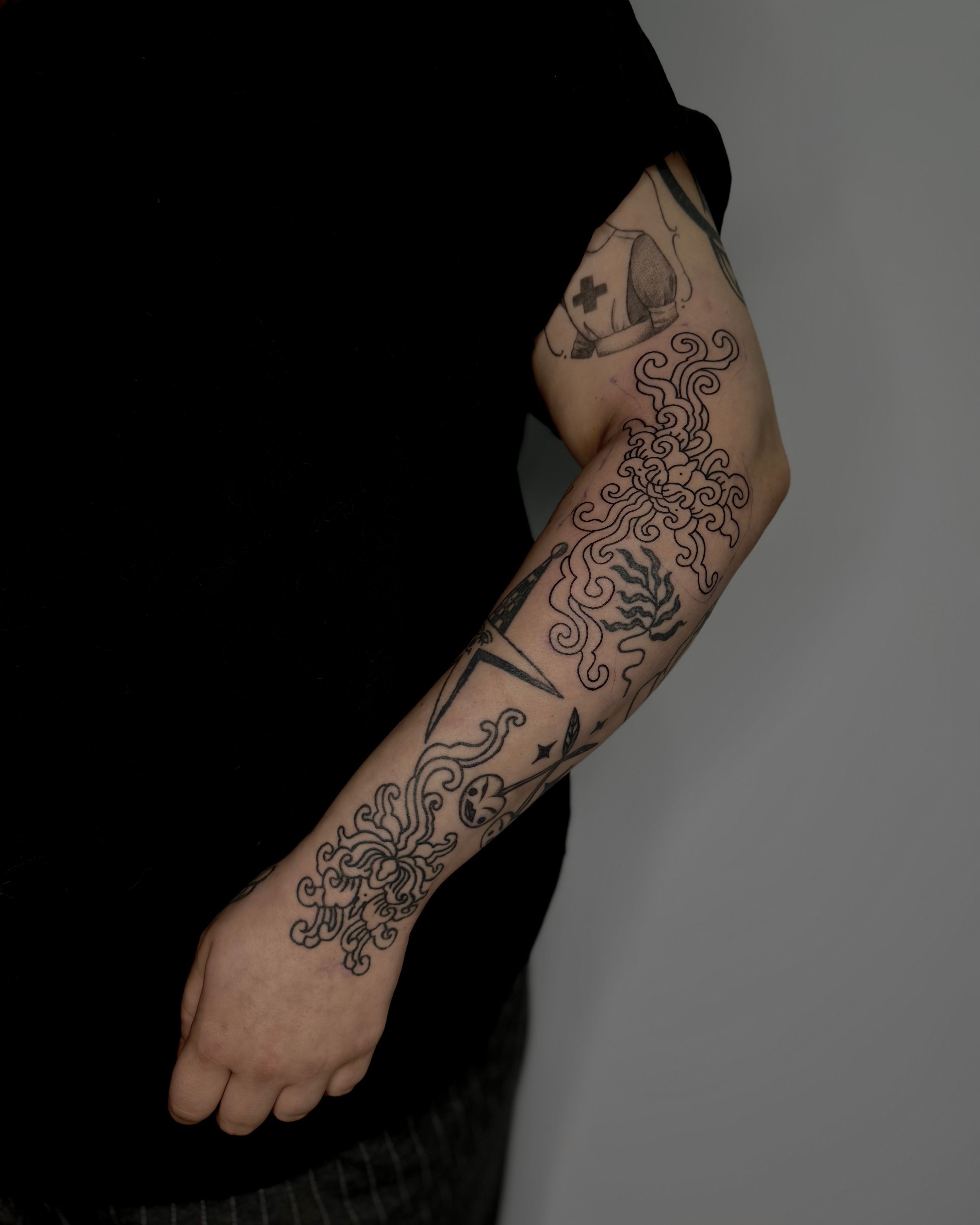 floral ornament im Ornamental Style auf Unterarm von debo.studio in Freiburg Breisgau
