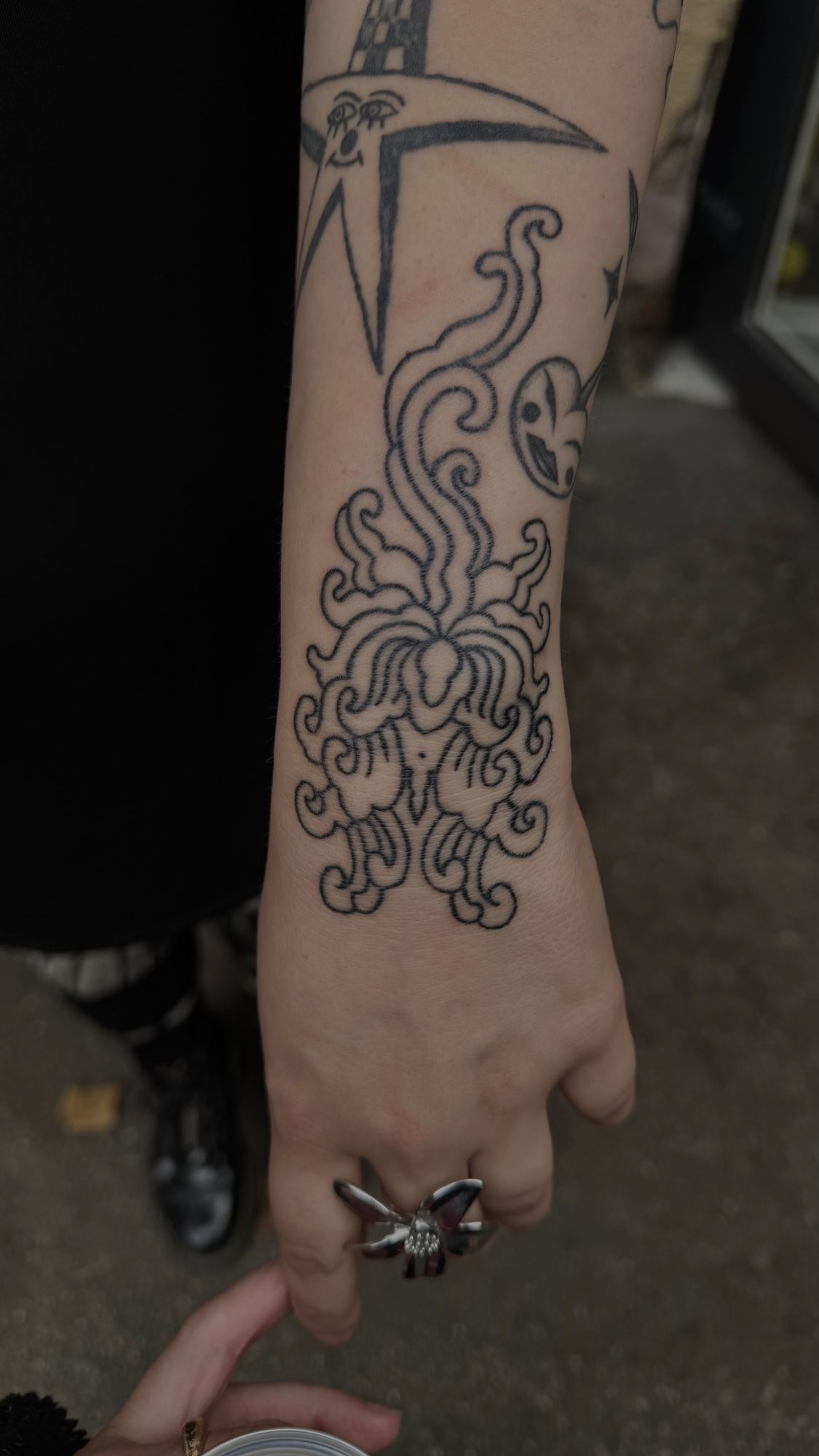 flower im Ornamental Style auf Hand von debo.studio in Freiburg Breisgau