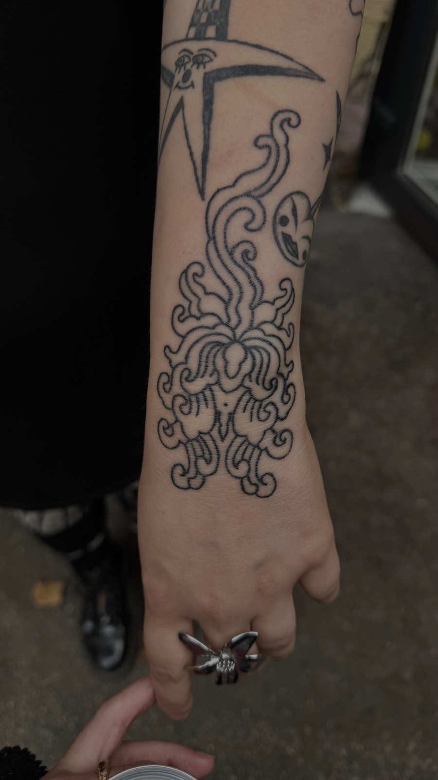 flower im Ornamental Style auf Hand von debo.studio in Freiburg Breisgau