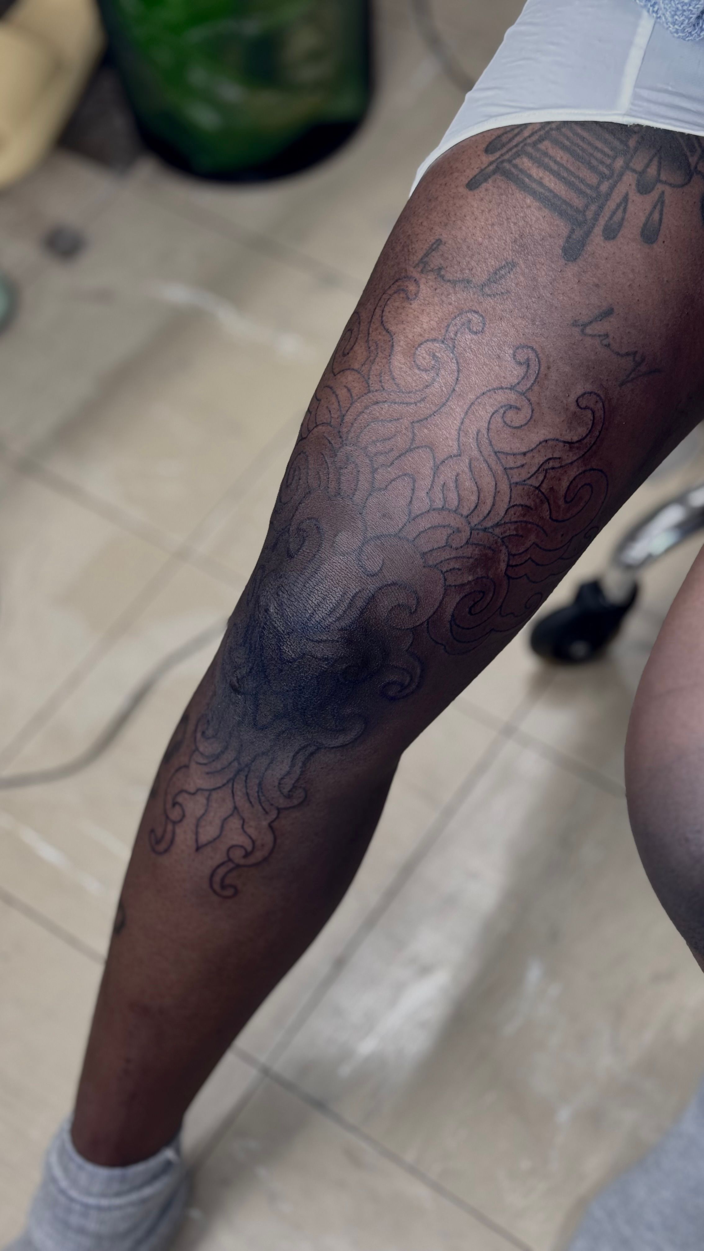 ornamental flow im Style auf Bein von debo.studio in Freiburg Breisgau