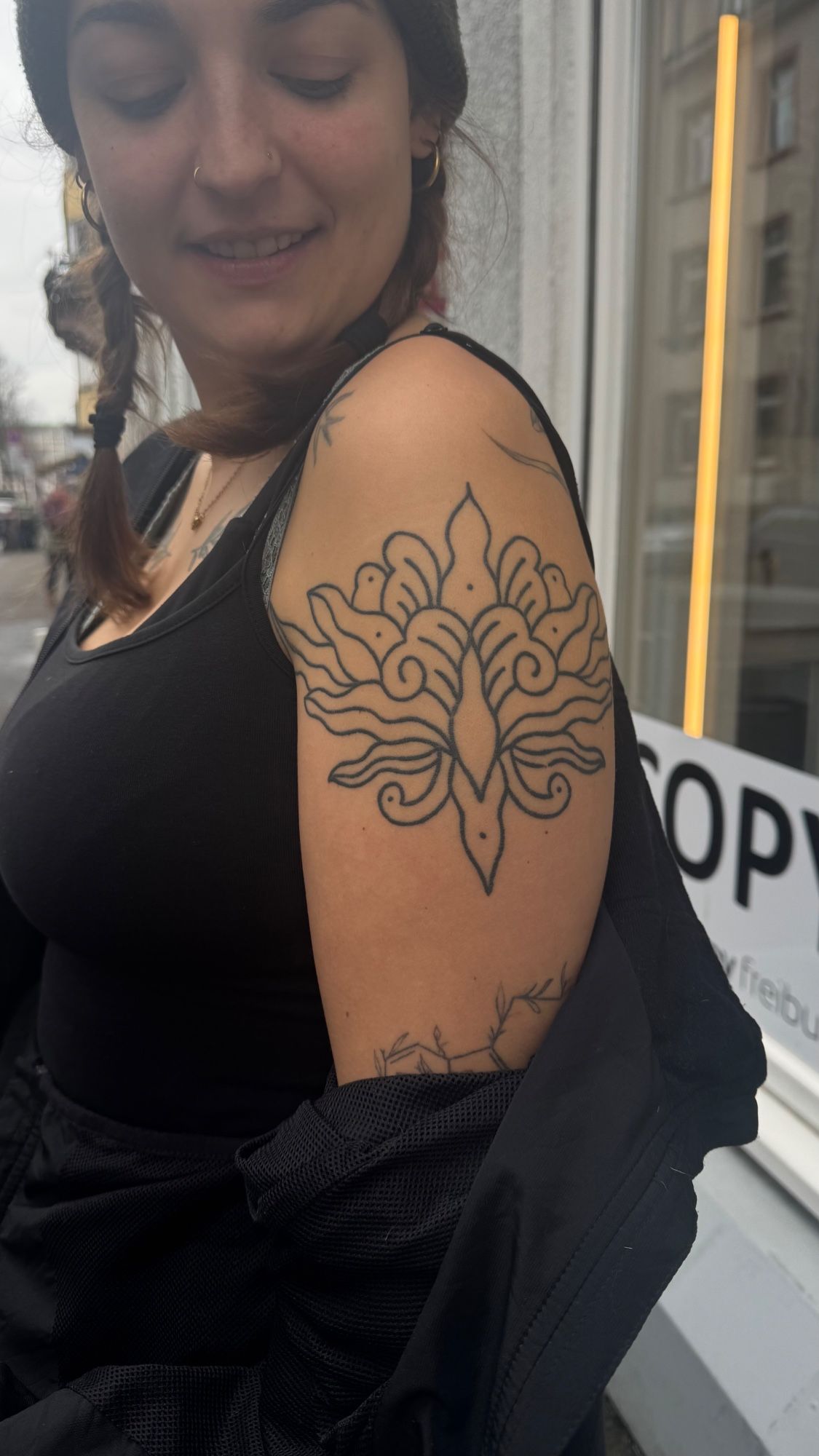 ornamental flower im Style auf Oberarm von studio gamine in Freiburg Breisgau
