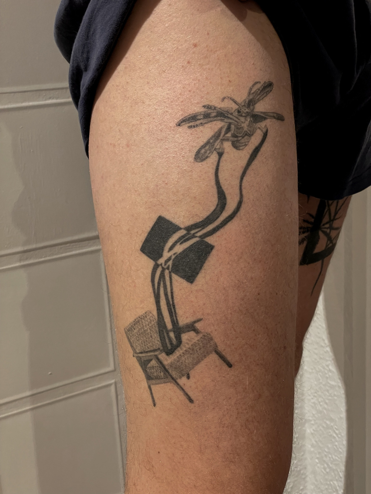 Surrealistisches Konzept Oberschenkel im Microrealistic Style auf von Arne Kellermann in Hamburg