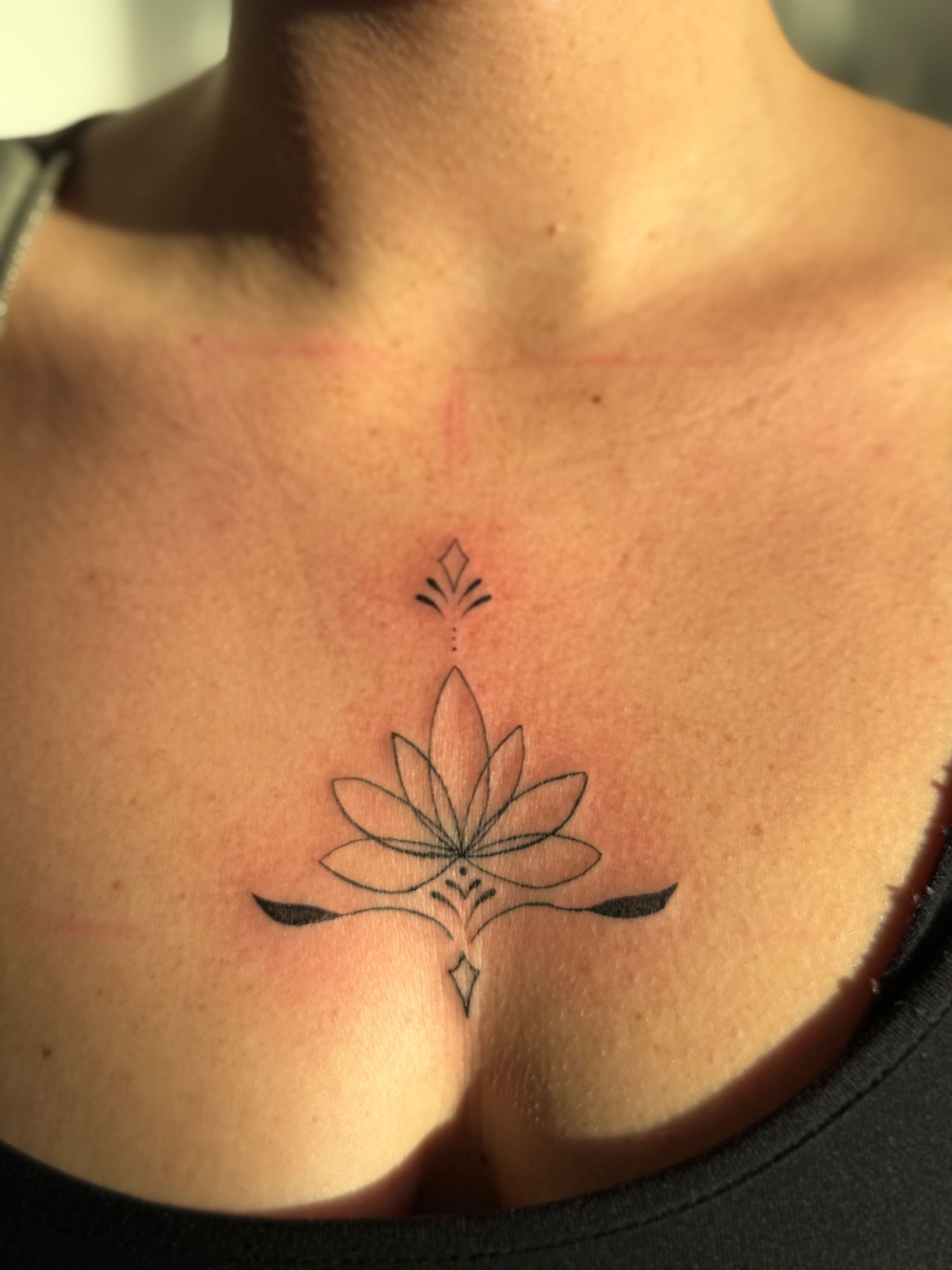 Ornament Lotus im Fineline Style auf Brust von faeser_inkz in Bramsche