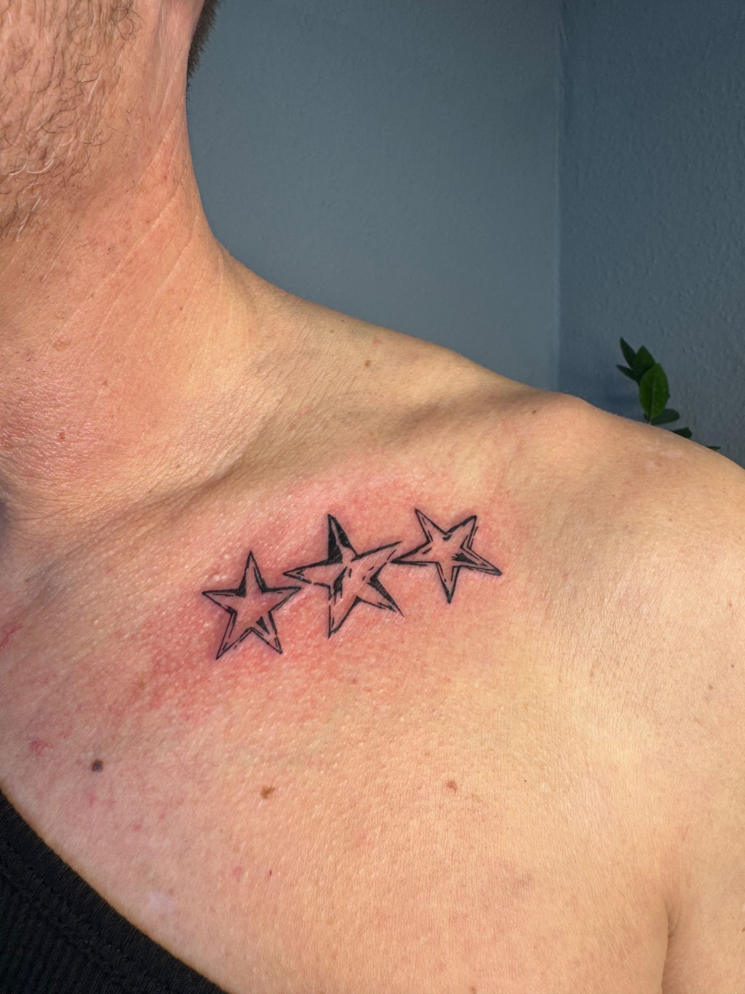 Sterne Schlüsselbein im Fineline Style auf Brust von faeser_inkz in Bramsche