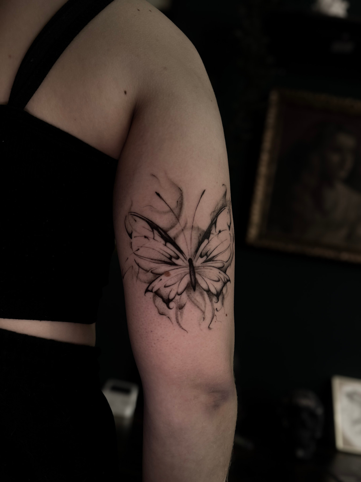 Butterfly im Black & Gray Style auf Oberarm von Lessguilt in Recklinghausen