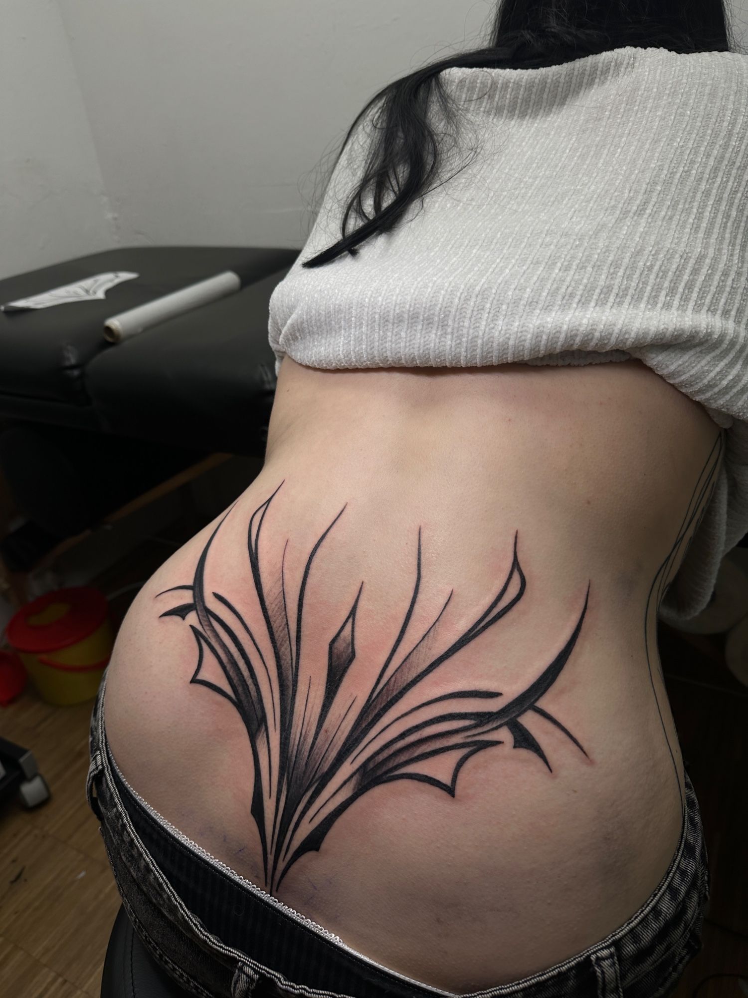 Arschgeweih im Black & Gray Style von Rougetattoos in Leipzig